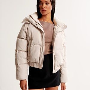New with tags Abercrombie mini ultra puffer in cream